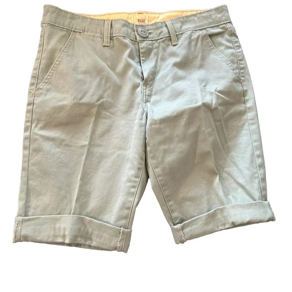 Levi's Women's 10P pastel green bermuda shorts
